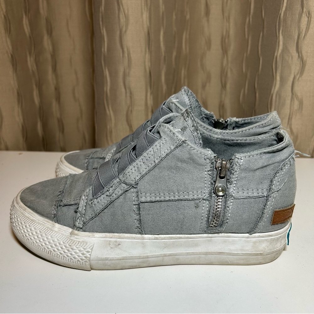 Blowfish Malibu Mamba Women's 7.5 Wedge Gray Side Zipper Hidden Heel Lift